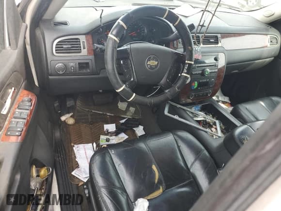 ✅ 2010 Chevrolet Tahoe LT • VIN: 1GNMCBE38AR231899 • Lot: 83755105. Listed on Copart with 194,215 mi. Free auction sales archive from the USA and detailed vehicle history report at DreamBid. Image 8.