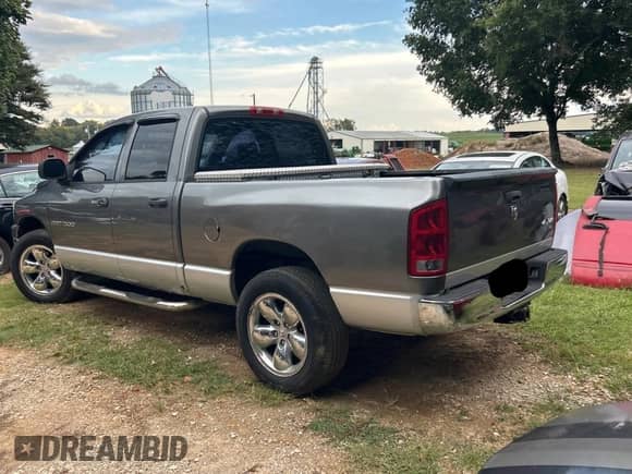 2006 Dodge 1500 Laramie z VIN 1D7HU18296S693897, wystawiony jako Copart lot #71752305 z przebiegiem 140 599 mil mil oraz Czysty tytuł • Clean title. Historia ofert i sprzedaży dostępna na DreamBid. Obrazek 3.