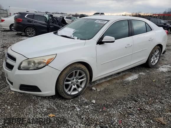 2013 Chevrolet Malibu LT z VIN 1G11C5SA8DF207164, wystawiony jako Copart lot #44218865 z przebiegiem 202 017 mil mil oraz Nie do naprawy • Non repairable. Historia ofert i sprzedaży dostępna na DreamBid. Obrazek 1.