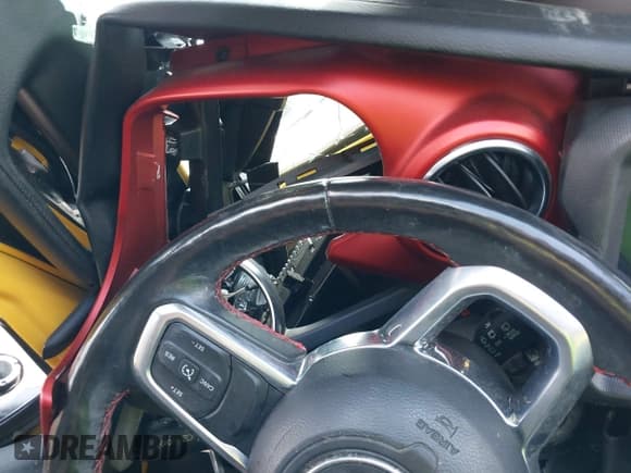 ✅ 2020 Jeep Wrangler Unlimited Rubicon • VIN: 1C4HJXFG3LW331797 • Lot: 42994124. Listed on IAAI with 87,157 mi. Free auction sales archive from the USA and detailed vehicle history report at DreamBid. Image 7.