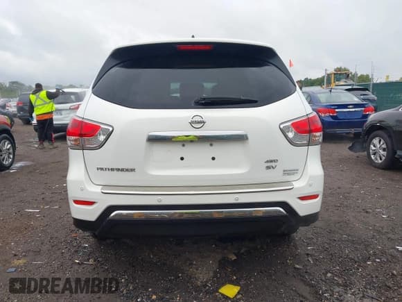 ✅ 2014 Nissan Pathfinder SV • VIN: 5N1AR2MM6EC720939 • Lot: 43124927. Listed on IAAI with 188,591 mi. Free auction sales archive from the USA and detailed vehicle history report at DreamBid. Image 16.