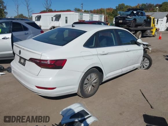 ✅ 2019 Volkswagen Jetta S • VIN: 3VWC57BU4KM055782 • Lot: 43480422. Listed on IAAI with 100,997 mi. Free auction sales archive from the USA and detailed vehicle history report at DreamBid. Image 4.