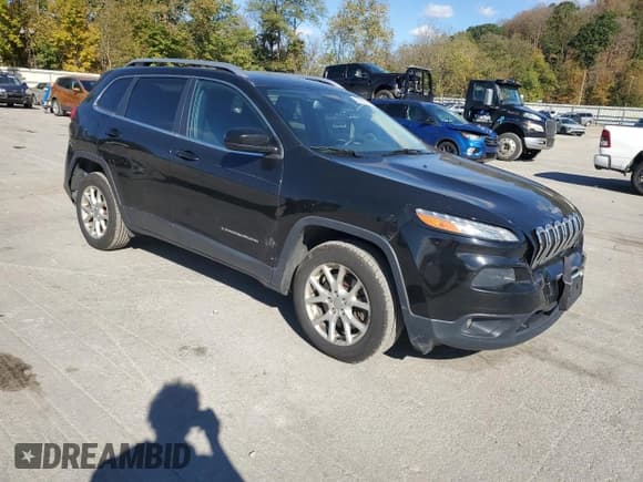 ✅ 2017 Jeep Cherokee Latitude • VIN: 1C4PJLCBXHW644477 • Lot: 86299595. Wystawiony na Copart z przebiegiem 123 838 mil. Bezpłatny archiwum sprzedaży aukcyjnych z USA i szczegółowy raport historii pojazdu na DreamBid. Zdjęcie 4.