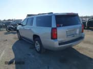 ✅ 2016 Chevrolet Suburban LT • VIN: 1GNSKHKCXGR287692 • Lot: 43690293. Wystawiony na IAAI z przebiegiem 197 455 mil. Bezpłatny archiwum sprzedaży aukcyjnych z USA i szczegółowy raport historii pojazdu na DreamBid. Zdjęcie 3.