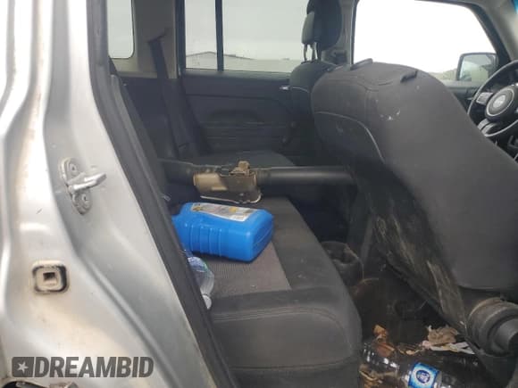 ✅ 2014 Jeep Patriot Sport • VIN: 1C4NJRBB1ED558543 • Lot: 90096875. Wystawiony na Copart z przebiegiem 205 135 mil. Bezpłatny archiwum sprzedaży aukcyjnych z USA i szczegółowy raport historii pojazdu na DreamBid. Zdjęcie 11.