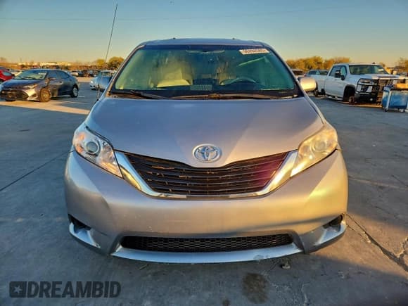 ✅ 2013 Toyota Sienna LE • VIN: 5TDKK3DCXDS281607 • Лот: 96292585. Опубликован ранее на Copart с пробегом 98 613 миль. Бесплатный доступ к архиву аукционных продаж из США и подробный отчёт об истории автомобиля на DreamBid. Изображение 5.