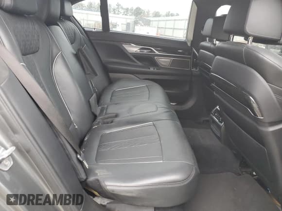 ✅ 2017 BMW 7 Series 750i • VIN: WBA7F0C57HGM21279 • Lot: 90692325. Wystawiony na Copart z przebiegiem 122 955 mil. Bezpłatny archiwum sprzedaży aukcyjnych z USA i szczegółowy raport historii pojazdu na DreamBid. Zdjęcie 10.