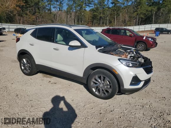 ✅ 2020 Buick Encore GX Essence • VIN: KL4MMGSL9LB112059 • Lot: 93206205. Listed on Copart with 43,221 mi. Free auction sales archive from the USA and detailed vehicle history report at DreamBid. Image 4.