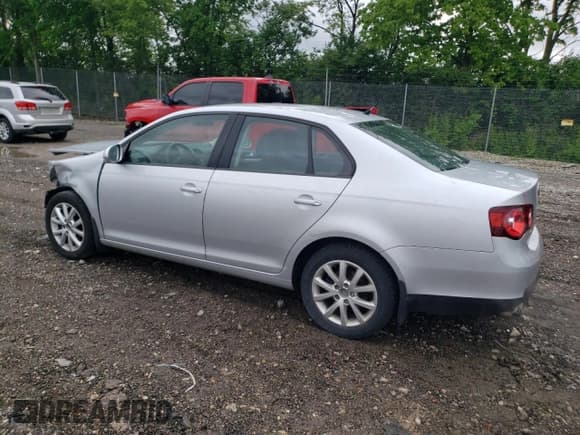 ✅ 2010 Volkswagen Jetta Limited Edition • VIN: 3VWAZ7AJ3AM094221 • Lot: 57469665. Listed on Copart with 135,265 mi. Free auction sales archive from the USA and detailed vehicle history report at DreamBid. Image 2.