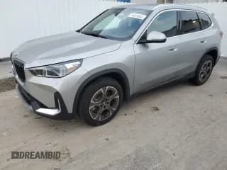 ✅ 2023 BMW X1 xDrive28i • VIN: WBX73EF02P5X66645 • Lot: 79291663. Wystawiony na Copart z przebiegiem 2 878 mil. Bezpłatny archiwum sprzedaży aukcyjnych z USA i szczegółowy raport historii pojazdu na DreamBid. Zdjęcie 1.