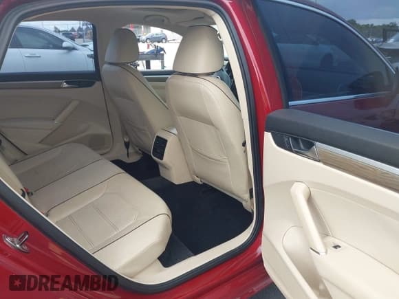 ✅ 2017 Volkswagen Passat SE • VIN: 1VWBT7A39HC021938 • Lot: 42983742. Listed on IAAI with 123,396 mi. Free auction sales archive from the USA and detailed vehicle history report at DreamBid. Image 8.