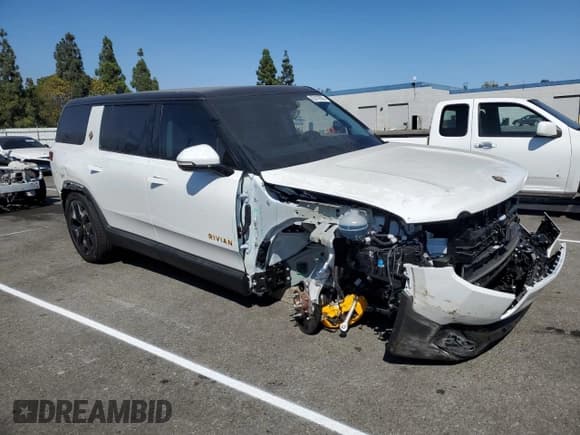 ✅ 2025 Rivian R1S Premium • VIN: 7PDSGCBP8SN064110 • Lot: 71743095. Listed on Copart with Not provided. Free auction sales archive from the USA and detailed vehicle history report at DreamBid. Image 4.