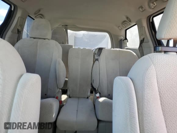 ✅ 2011 Toyota Sienna • VIN: 5TDKA3DC6BS008423 • Лот: 82543805. Опубликован ранее на Copart с пробегом 157 232 миль. Бесплатный доступ к архиву аукционных продаж из США и подробный отчёт об истории автомобиля на DreamBid. Изображение 10.