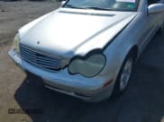 ✅ 2002 Mercedes-Benz C 230/260/280/320 • VIN: WDBRF64J42E008165 • Lot: 42901804. Wystawiony na IAAI z przebiegiem 229 485 mil. Bezpłatny archiwum sprzedaży aukcyjnych z USA i szczegółowy raport historii pojazdu na DreamBid. Zdjęcie 6.