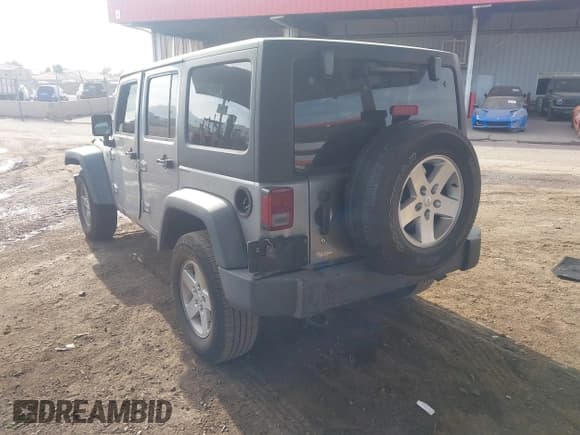 ✅ 2018 Jeep Wrangler Unlimited Sport S • VIN: 1C4HJWDG3JL930114 • Лот: 43692672. Опубликован ранее на IAAI с пробегом 67 386 миль. Бесплатный доступ к архиву аукционных продаж из США и подробный отчёт об истории автомобиля на DreamBid. Изображение 3.