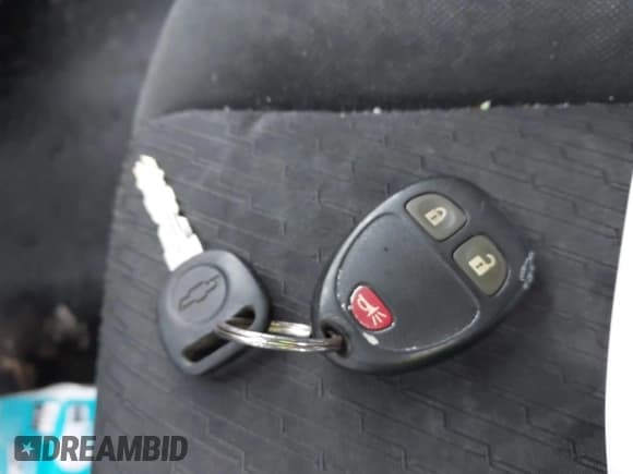 ✅ 2010 Chevrolet Silverado 1500 LT • VIN: 1GCPKSE01AZ297077 • Lot: 41362885. Wystawiony na IAAI z przebiegiem 149 052 mil. Bezpłatny archiwum sprzedaży aukcyjnych z USA i szczegółowy raport historii pojazdu na DreamBid. Zdjęcie 11.