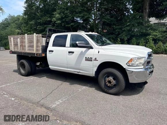 ✅ 2015 Ram 3500 Tradesman • VIN: 3C63RRGLXFG555864 • Лот: 64340873. Опубликован ранее на Copart с пробегом 106 945 миль. Бесплатный доступ к архиву аукционных продаж из США и подробный отчёт об истории автомобиля на DreamBid. Изображение 1.