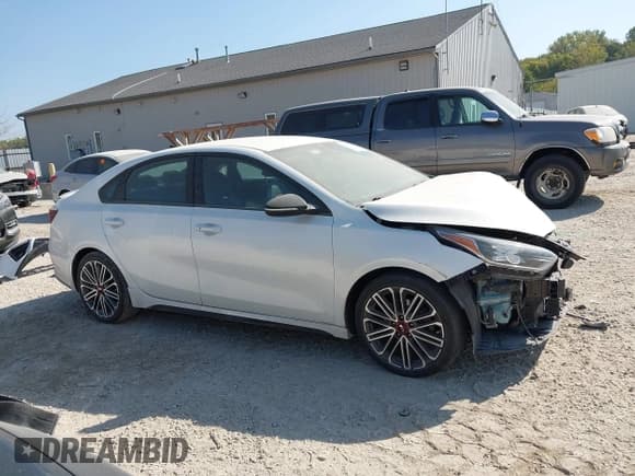 ✅ 2020 Kia Forte GT • VIN: 3KPF44AC7LE229608 • Lot: 43247189. Wystawiony na IAAI z przebiegiem 86 702 mil. Bezpłatny archiwum sprzedaży aukcyjnych z USA i szczegółowy raport historii pojazdu na DreamBid. Zdjęcie 13.