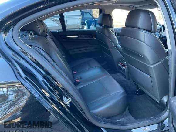 ✅ 2010 BMW 7 Series 750Li xDrive • VIN: WBAKC8C53ACY68139 • Lot: 89672935. Listed on Copart with 140,895 mi. Free auction sales archive from the USA and detailed vehicle history report at DreamBid. Image 6.