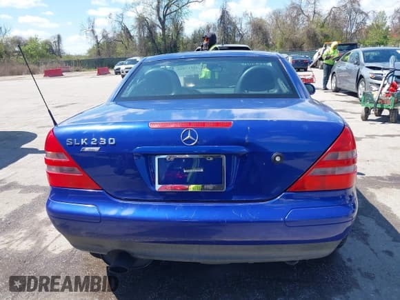 ✅ 1998 Mercedes-Benz SLK 230/320 • VIN: WDBKK47F0WF073233 • Lot: 42017548. Wystawiony na IAAI z przebiegiem 125 262 mil. Bezpłatny archiwum sprzedaży aukcyjnych z USA i szczegółowy raport historii pojazdu na DreamBid. Zdjęcie 16.