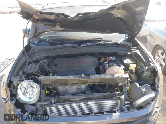 ✅ 2017 Jeep Renegade Latitude • VIN: ZACCJABB5HPF45504 • Lot: 42486270. Wystawiony na IAAI z przebiegiem 67 610 mil. Bezpłatny archiwum sprzedaży aukcyjnych z USA i szczegółowy raport historii pojazdu na DreamBid. Zdjęcie 10.