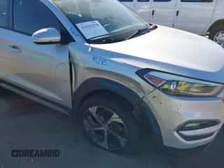 2017 Hyundai Tucson Sport z VIN KM8J3CA28HU592616, wystawiony jako IAAI lot #43411270 z przebiegiem 83 847 mil mil oraz . Historia ofert i sprzedaży dostępna na DreamBid. Obrazek 6.