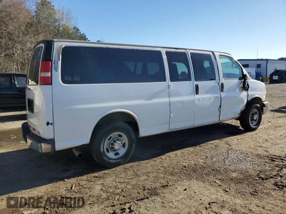 ✅ 2010 Chevrolet Express Passenger LT • VIN: 1GA2G1DG2A1148818 • Lot: 46236375. Wystawiony na Copart z przebiegiem 142 954 mil. Bezpłatny archiwum sprzedaży aukcyjnych z USA i szczegółowy raport historii pojazdu na DreamBid. Zdjęcie 3.