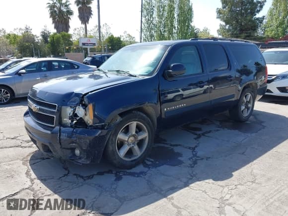 ✅ 2008 Chevrolet Suburban 2LT • VIN: 3GNFC16048G145409 • Lot: 42107278. Listed on IAAI with 145,511 mi. Free auction sales archive from the USA and detailed vehicle history report at DreamBid. Image 2.