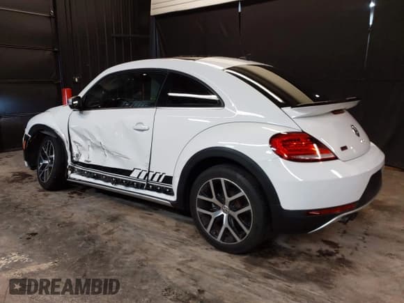✅ 2016 Volkswagen Beetle Dune • VIN: 3VWS17AT0GM621749 • Lot: 42486286. Wystawiony na IAAI z przebiegiem 106 311 mil. Bezpłatny archiwum sprzedaży aukcyjnych z USA i szczegółowy raport historii pojazdu na DreamBid. Zdjęcie 3.