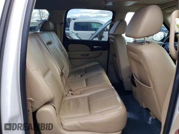 ✅ 2007 Chevrolet Suburban LTZ • VIN: 3GNFK16337G141086 • Lot: 80053934. Wystawiony na Copart z przebiegiem 185 962 mil. Bezpłatny archiwum sprzedaży aukcyjnych z USA i szczegółowy raport historii pojazdu na DreamBid. Zdjęcie 10.