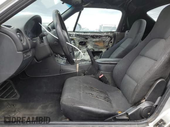 ✅ 2000 Mazda MX-5 Miata • VIN: JM1NB3530Y0141733 • Lot: 68888174. Wystawiony na Copart z przebiegiem 179 792 mil. Bezpłatny archiwum sprzedaży aukcyjnych z USA i szczegółowy raport historii pojazdu na DreamBid. Zdjęcie 7.