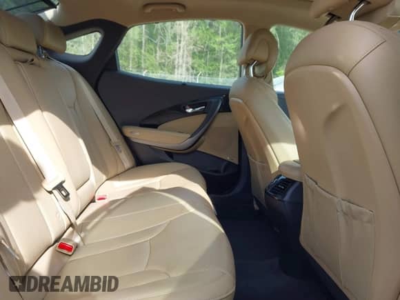 ✅ 2017 Hyundai Azera Limited • VIN: KMHFH4JG8HA591542 • Lot: 42020982. Wystawiony na IAAI z przebiegiem 75 174 mil mil. Skorzystaj z bezpłatnego archiwum sprzedaży aukcyjnych z USA i zobacz szczegółowy raport historii pojazdu na DreamBid. Zdjęcie 8.