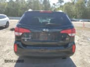 ✅ 2015 Kia Sorento LX • VIN: 5XYKT3A67FG632937 • Lot: 90300625. Wystawiony na Copart z przebiegiem 140 886 mil. Bezpłatny archiwum sprzedaży aukcyjnych z USA i szczegółowy raport historii pojazdu na DreamBid. Zdjęcie 6.