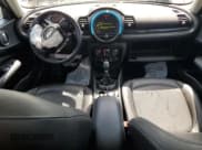 ✅ 2017 MINI Clubman Cooper • VIN: WMWLU1C52H2F26855 • Lot: 80100905. Wystawiony na Copart z przebiegiem 102 402 mil. Bezpłatny archiwum sprzedaży aukcyjnych z USA i szczegółowy raport historii pojazdu na DreamBid. Zdjęcie 8.