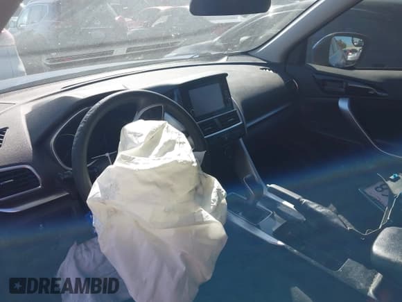 ✅ 2018 Mitsubishi Eclipse Cross ES • VIN: JA4AT3AA7JZ062037 • Лот: 43523335. Опубликован ранее на IAAI с пробегом 85 360 миль. Бесплатный доступ к архиву аукционных продаж из США и подробный отчёт об истории автомобиля на DreamBid. Изображение 5.