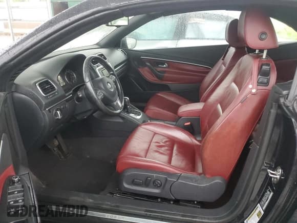 ✅ 2013 Volkswagen Eos Lux • VIN: WVWFW8AH3DV005858 • Lot: 51748545. Wystawiony na Copart z przebiegiem 76 624 mil. Bezpłatny archiwum sprzedaży aukcyjnych z USA i szczegółowy raport historii pojazdu na DreamBid. Zdjęcie 7.