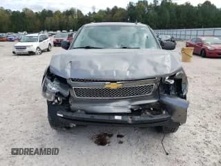 ✅ 2008 Chevrolet Suburban LT • VIN: 1GNFC16038J231941 • Lot: 76061534. Wystawiony na Copart z przebiegiem 239 562 mil. Bezpłatny archiwum sprzedaży aukcyjnych z USA i szczegółowy raport historii pojazdu na DreamBid. Zdjęcie 5.