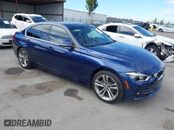 ✅ 2018 BMW 3 Series 330i • VIN: WBA8B9C53JEE82900 • Lot: 43251357. Wystawiony na IAAI z przebiegiem 51 673 mil. Bezpłatny archiwum sprzedaży aukcyjnych z USA i szczegółowy raport historii pojazdu na DreamBid. Zdjęcie 1.