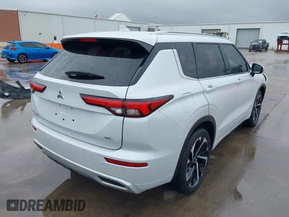 ✅ 2024 Mitsubishi Outlander SEL • VIN: JA4J4WA81RZ033253 • Lot: 42931336. Listed on IAAI with 10,112 mi. Free auction sales archive from the USA and detailed vehicle history report at DreamBid. Image 4.
