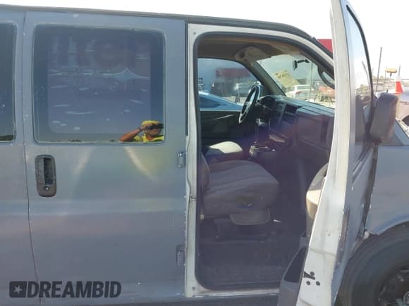 ✅ 2005 Chevrolet Express Cargo • VIN: 1GCGG25V151268275 • Лот: 43158798. Опубликован ранее на IAAI с пробегом 216 031 миль. Бесплатный доступ к архиву аукционных продаж из США и подробный отчёт об истории автомобиля на DreamBid. Изображение 5.