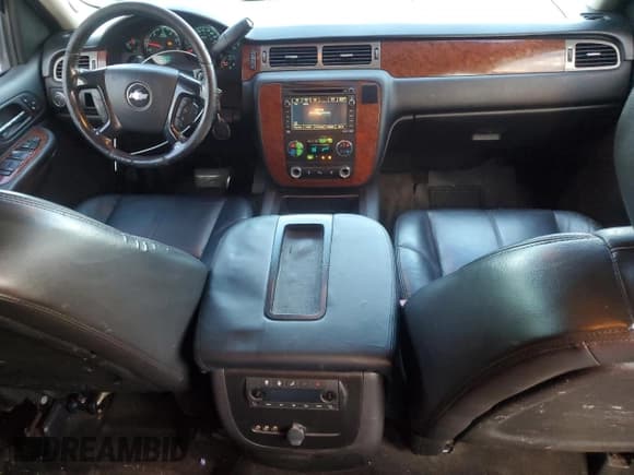 ✅ 2008 Chevrolet Suburban LTZ • VIN: 3GNFC16J38G224465 • Lot: 77314374. Wystawiony na Copart z przebiegiem 278 958 mil. Bezpłatny archiwum sprzedaży aukcyjnych z USA i szczegółowy raport historii pojazdu na DreamBid. Zdjęcie 8.