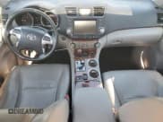 ✅ 2012 Toyota Highlander Limited • VIN: 5TDDK3EH6CS110435 • Lot: 85822555. Listed on Copart with 121,708 mi. Free auction sales archive from the USA and detailed vehicle history report at DreamBid. Image 8.