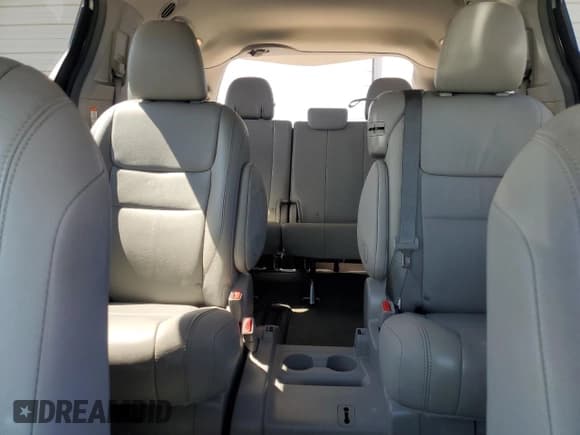 ✅ 2017 Toyota Sienna XLE Auto Access Seat • VIN: 5TDYZ3DC2HS817445 • Lot: 56551795. Wystawiony na Copart z przebiegiem 95 336 mil. Bezpłatny archiwum sprzedaży aukcyjnych z USA i szczegółowy raport historii pojazdu na DreamBid. Zdjęcie 10.