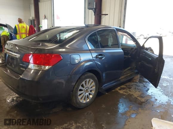 ✅ 2013 Subaru Legacy Premium • VIN: 4S3BMBG66D3028635 • Lot: 42364650. Wystawiony na IAAI z przebiegiem 155 671 mil. Bezpłatny archiwum sprzedaży aukcyjnych z USA i szczegółowy raport historii pojazdu na DreamBid. Zdjęcie 4.
