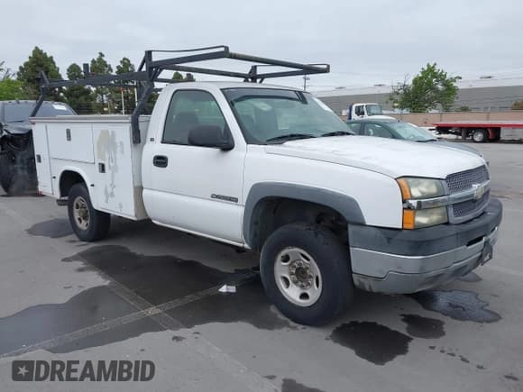 ✅ 2003 Chevrolet Silverado 2500HD Work Truck • VIN: 1GCHC24U73Z165045 • Lot: 42118541. Wystawiony na IAAI z przebiegiem 242 456 mil. Bezpłatny archiwum sprzedaży aukcyjnych z USA i szczegółowy raport historii pojazdu na DreamBid. Zdjęcie 1.