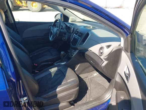 ✅ 2013 Chevrolet Sonic LTZ • VIN: 1G1JE6SB3D4208212 • Lot: 43093068. Wystawiony na IAAI z przebiegiem 151 735 mil mil. Skorzystaj z bezpłatnego archiwum sprzedaży aukcyjnych z USA i zobacz szczegółowy raport historii pojazdu na DreamBid. Zdjęcie 5.