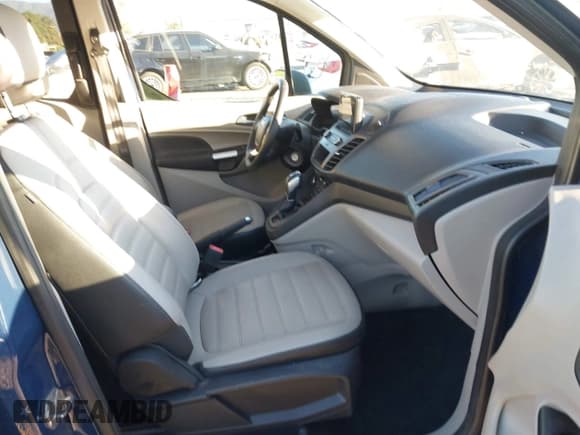 ✅ 2019 Ford Transit Connect XLT • VIN: NM0GE9F29K1424218 • Lot: 43564732. Wystawiony na IAAI z przebiegiem 49 281 mil. Bezpłatny archiwum sprzedaży aukcyjnych z USA i szczegółowy raport historii pojazdu na DreamBid. Zdjęcie 5.