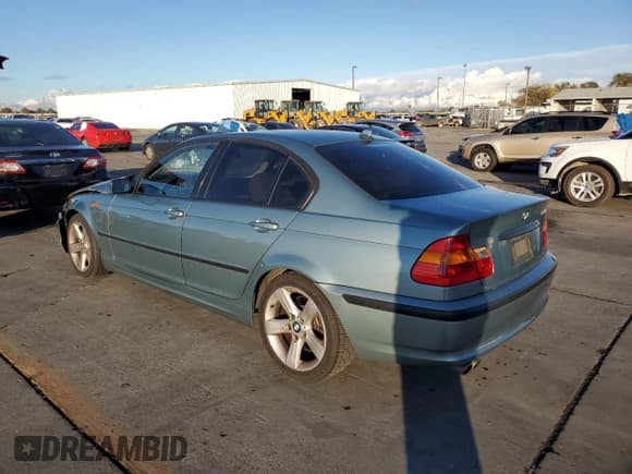 ✅ 2005 BMW 3 Series 325i • VIN: WBAAZ33465KW75385 • Lot: 79970634. Listed on Copart with 219,505 mi. Free auction sales archive from the USA and detailed vehicle history report at DreamBid. Image 2.
