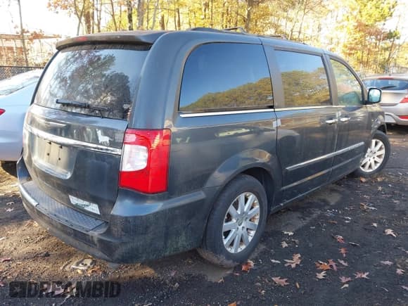 ✅ 2012 Chrysler Town & Country Touring L • VIN: 2C4RC1CG8CR338947 • Лот: 43734064. Опубликован ранее на IAAI с пробегом 77 535 миль. Бесплатный доступ к архиву аукционных продаж из США и подробный отчёт об истории автомобиля на DreamBid. Изображение 4.