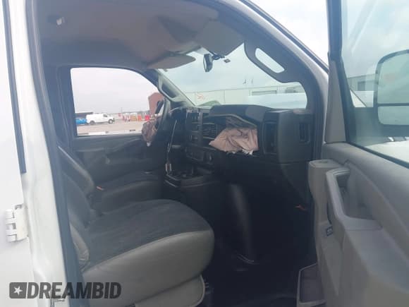 ✅ 2021 Chevrolet Express Cargo • VIN: 1GCWGAFP5M1258210 • Лот: 42378121. Опубликован ранее на IAAI с пробегом 50 438 миль. Бесплатный доступ к архиву аукционных продаж из США и подробный отчёт об истории автомобиля на DreamBid. Изображение 5.